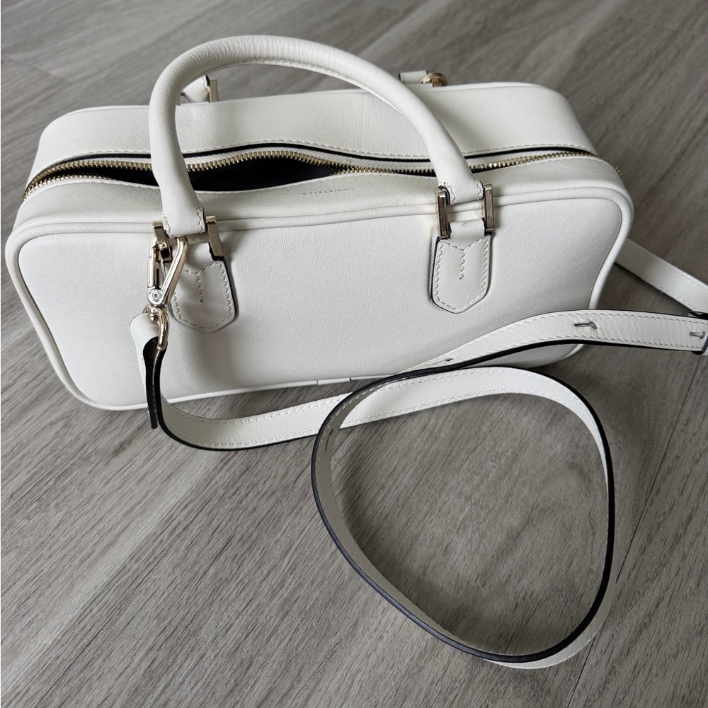 Elegant White Leather Handbag